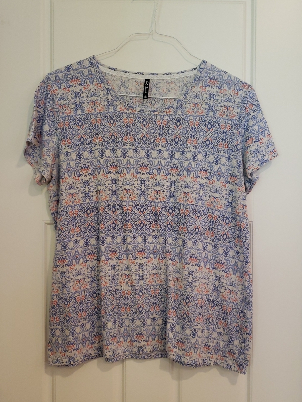 Floral Short Sleeve Tshirt. Women's Extra Large.